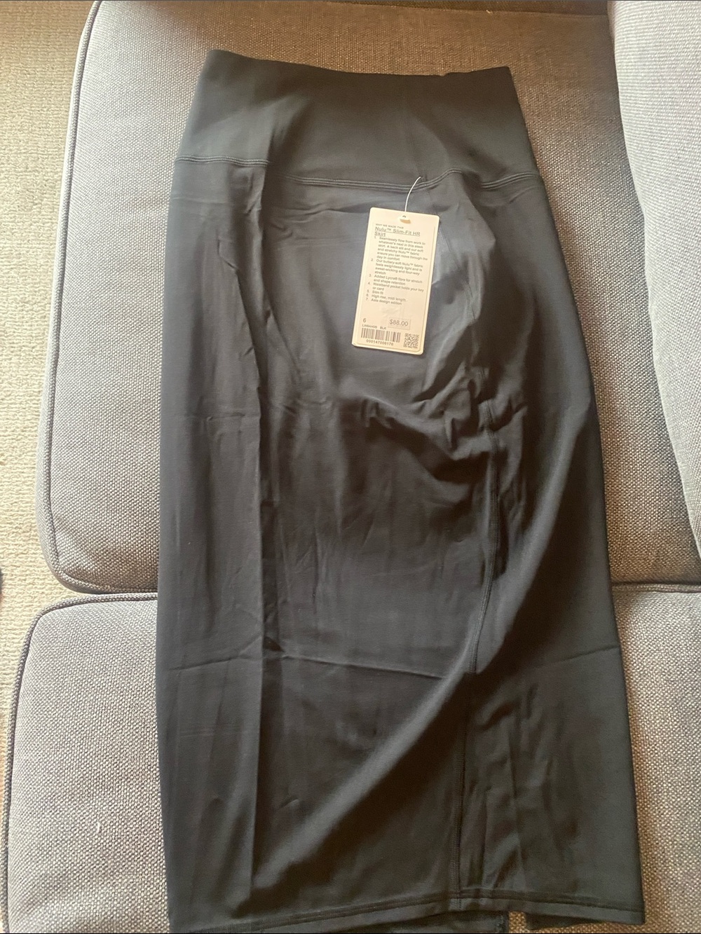 lululemon athletica Black slim fit skirt with smalll skit detail in back